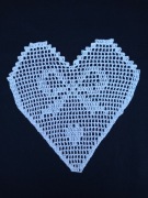 serce na szydełku z kokardą