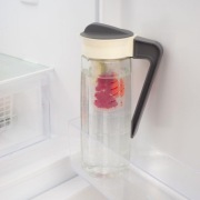 Dzbanek z wkładem na owoce