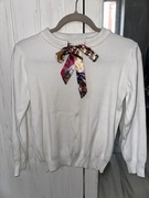 Elegancki sweterek biały z ozdobną apaszką  rozmiar S/M Stylowy i kobiecy