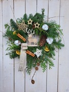 Wianek świateczny, prezent, dekoracja świąteczna