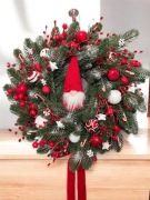 Luksusowy świąteczny wianek bożonarodzeniowy z skrzatem na drzwi