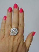 Pierścionek w kształcie spirali / ślimaka z masą perłową