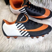 Enplus Buty męskie piłkarskie korki na orlik czarne z pomarańczowym 41