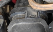 Klips do naprawy urwanego uchwytu rury dolotu BMW F10 N47 13718512014