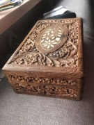 Szkatułka stara rzeźbiona