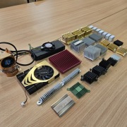 Zestaw Retro Coolerów i Radiatorów – Thermaltake, Gigabyte, Intel