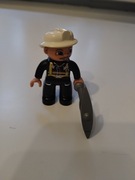 Figurka LEGO Duplo strażak z siekierą 