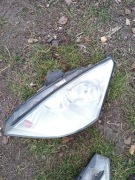 Lampa lewa ford focus MK1 2004 h uszkodzone zaczepy