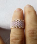 Pierścionek obrączka z koralików Miyuki liliowych i złotych rękodzieło 