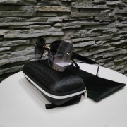 Nowe okulary z etui przeciwsłoneczne 