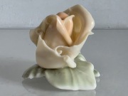 Figurka porcelanowa "Róża" Volkstedt Karl Ens - Vintage, ręcznie malowana