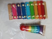 Cymbałki i wieża-sorter z kolorowych klocków 