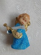 Figurka - grający aniołek o wysokości 5 cm