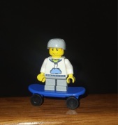 minifigurka Lego City street skater deskorolka
