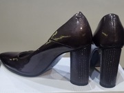 Czółenka damskie  bordo z ozdobnym obcasem  ze skóry 