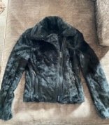 Armani Jeans krótkie syntetyczne czarne futerko rozmiar S/36/iT40