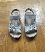 Skórzane sandały dziewczęce Primigi rozmiar 28