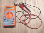 Zestaw dla elektronika: podstawka do kolby, multimetry, przewody