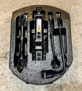 Wkład koła zapasowego zestaw naprawczy lewarek Jeep Grand Cherokee WK2