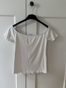 Biała prążkowana bluzka z krótkim rękawem hiszpanka stradivarius