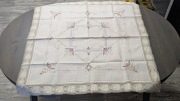 Haftowany obrus 95x95