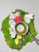 stroik wielkanocny: świeca na plastrze brzozy DIY