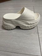 Kremowe klapki rozmiar 35-36