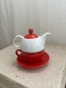 Dzbanuszek na herbatę zioła z filiżanką i podstawką Biało Czerwony