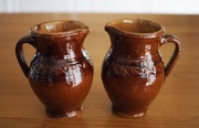Dwa stare gliniane dzbanki PRL