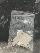 Zestaw śrubek i osłon (blaszki) iPhone 13