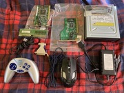 Zestaw starszych części komputerowych