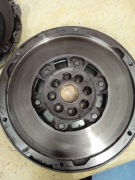 LUK 415 0318 10 Koło zamachowe ze sprzęgłem Valeo