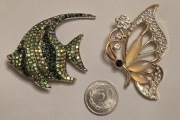 Piękna bogatozdobiona broszka RYBA MOTYL przypinka, ozdoba żakietu, 2szt.