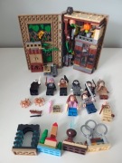 LEGO Harry Potter 76384 Chwile z Hogwartu i minifigurki z kalendarza adwent
