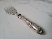 Duży Piękny Kolekcjonerski Widelec XIX wiek Zdobiony Sztućce Do Ryb Ciasta 