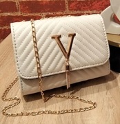 Torebka damska na ramię biała na złotym łańcuszku