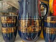 Zestaw dzbanek plus szklanki kubki vintage PRL retro granatowy