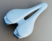 Siodełko żelowe SPECIALIZED TOUPE GEL Szosowe Gravel MTB Białe218g Tytanowe