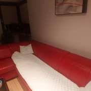 Kanapa czerwona, skórzana. 