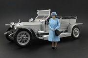 Queen Elizabeth II Figurka 1:18 Aston Martin DB5 DB4 DBS Vantage CMC
