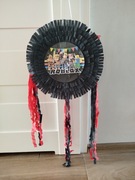 Piniata roblox czerwony z czarnym  z tasiemkami..