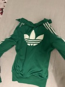Zielona bluza zapinana na zamek Adidas