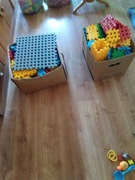 Dwa kartony klocków wafle 