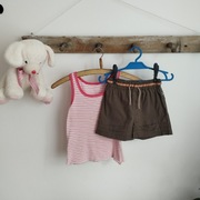 Bawełniany komplet dziecięcy – koszulka na ramiączkach i krótkie spodenki