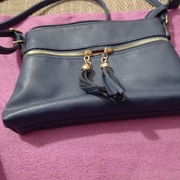 Sprzedam ładną torebkę na długim pasku 