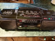 Kultowy radiomagnetofon Sharp