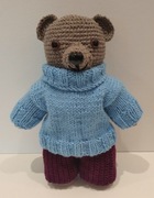 Miś szydełkowy w spodniach i sweterku