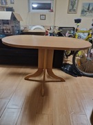Stół drewniany – owalny, stabilny, w bardzo dobrym stanie