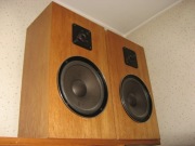 Kolumny na głośnikach TONSIL fornir mahoń