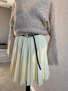 Masełkowa plisowana spódnica przed kolano jesień do kozaków 